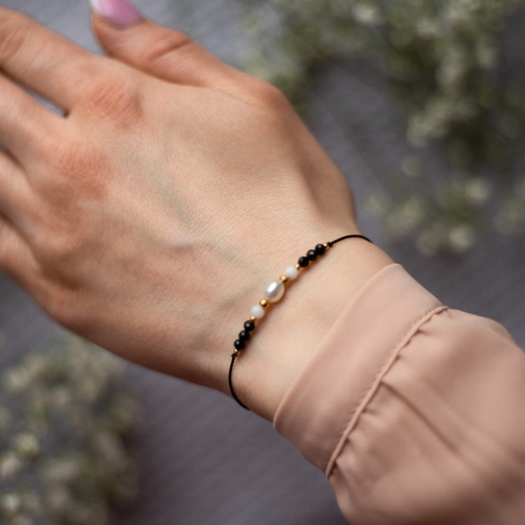 Elegancka bransoletka z czarnym spinelem, muszlą białą i perłą, Shine Black 3
