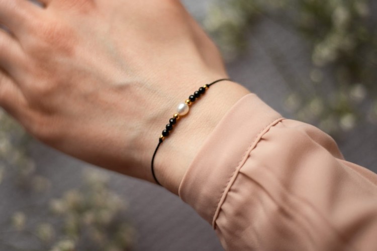 Bransoletka na wieczór panieński z czarnym spinelem i perłą, Shine Black 2