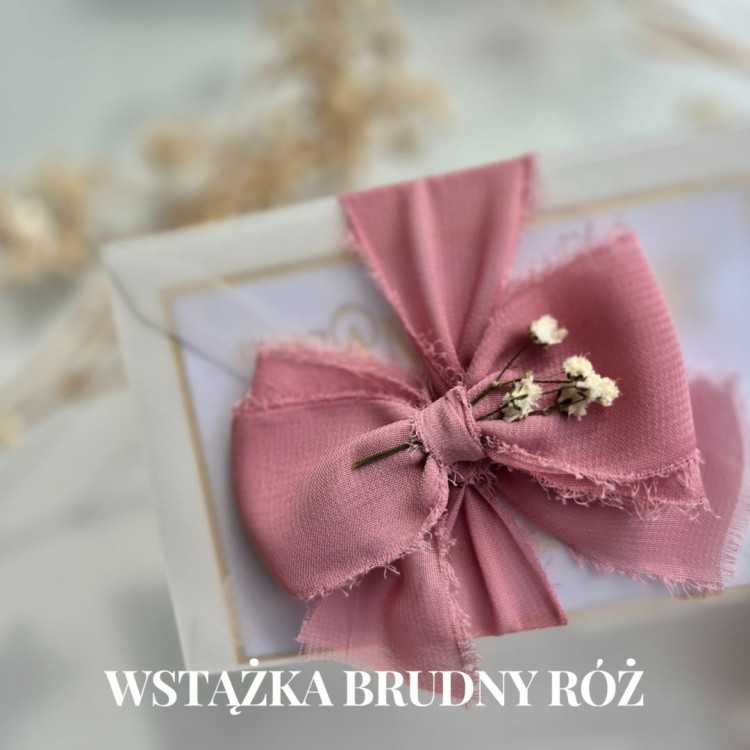 Jasno różowa bransoletka z perełką muszlową na wieczór panieński