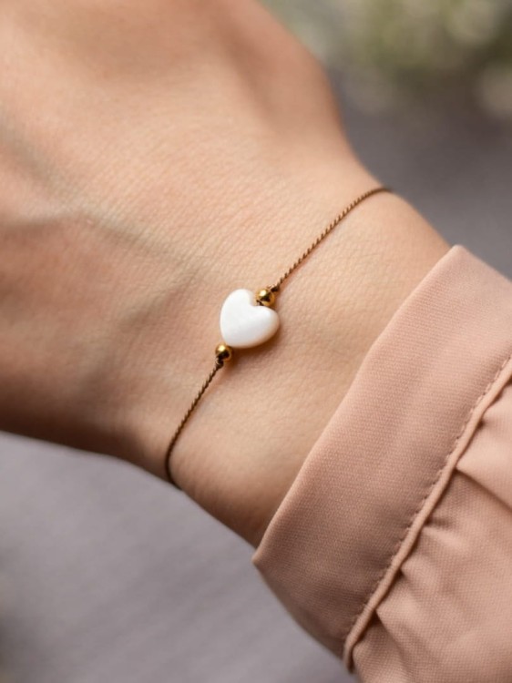 Bransoletka z serduszkiem z masy perłowej na wieczór panieński dla dziewczyn