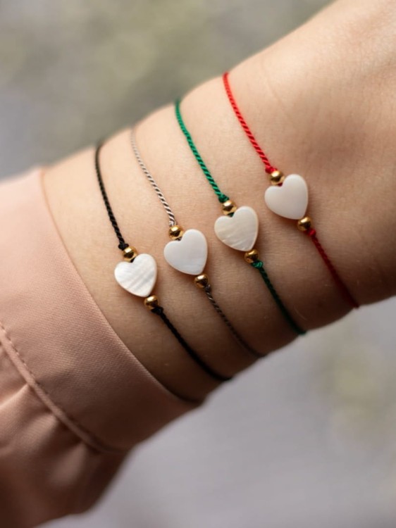 Bransoletka z serduszkiem z masy perłowej na wieczór panieński dla dziewczyn