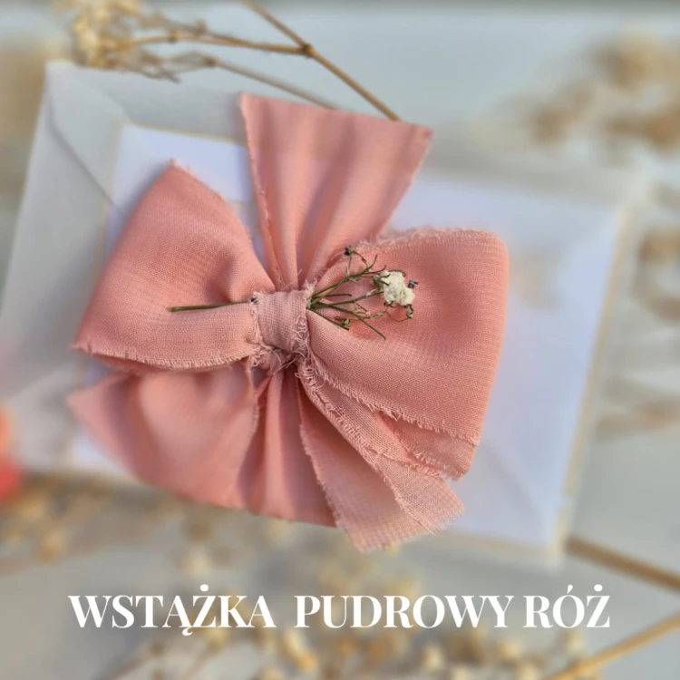 Jasno różowa bransoletka z perełką muszlową na wieczór panieński
